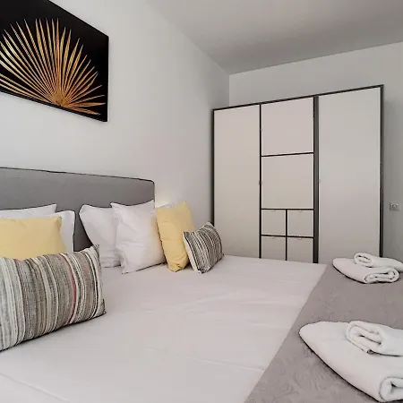 Nestor&jeeves - Beethoven - - Residential Area Nice