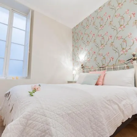 Apartment Sunlight - Cristal - Old Town Area, 3 Bedrooms, Stunning