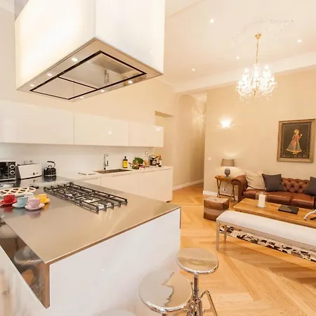 Apartment Sunlight - Cristal - Old Town Area, 3 Bedrooms, Stunning *