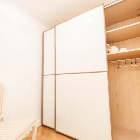 Apartment Sunlight - Cristal - Old Town Area, 3 Bedrooms, Stunning *