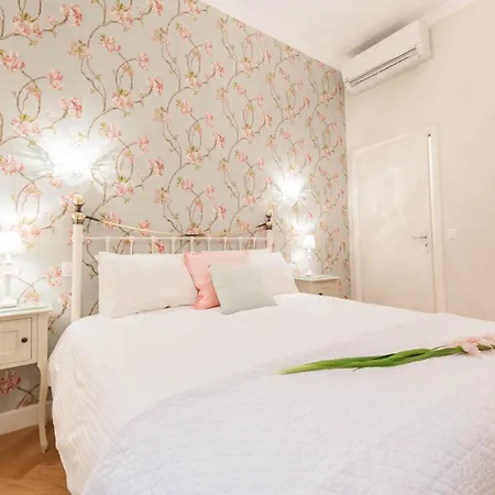 Apartment Sunlight - Cristal - Old Town Area, 3 Bedrooms, Stunning *