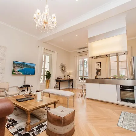 Sunlight - Cristal - Old Town Area, 3 Bedrooms, Stunning