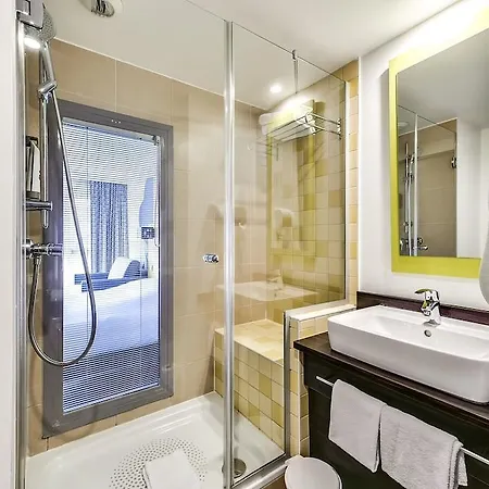 Ibis Styles Centre Port Hotel 3*