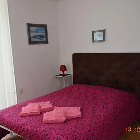 Adonis Aparthotel