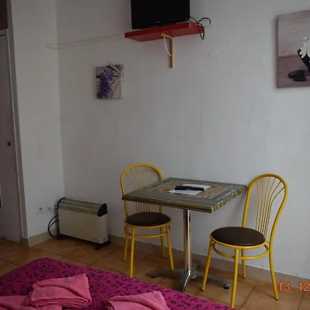Adonis Aparthotel *
