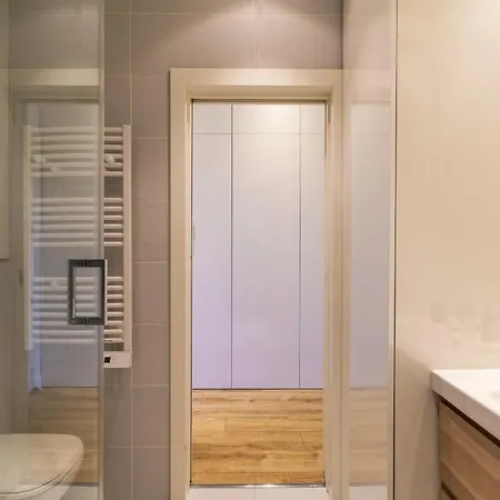 Grand H -f2, Face Vieux- Nice, Terrasse, Ascenseur, Climatisation, Terrace - Center Apartment Nice
