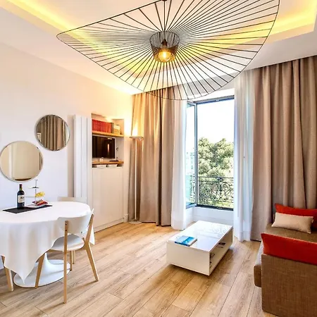 Apartment Grand H -f2, Face Vieux- Nice, Terrasse, Ascenseur, Climatisation, Terrace - Center *