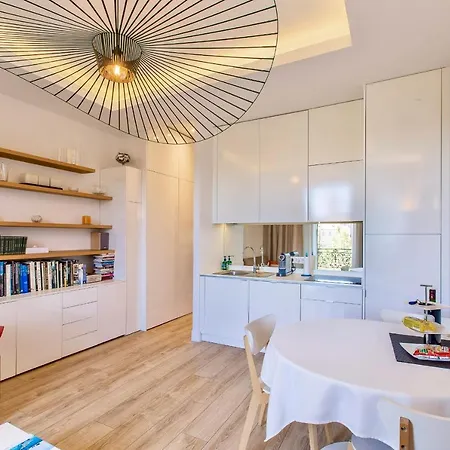 Grand H -f2, Face Vieux- Nice, Terrasse, Ascenseur, Climatisation, Terrace - Center Apartment