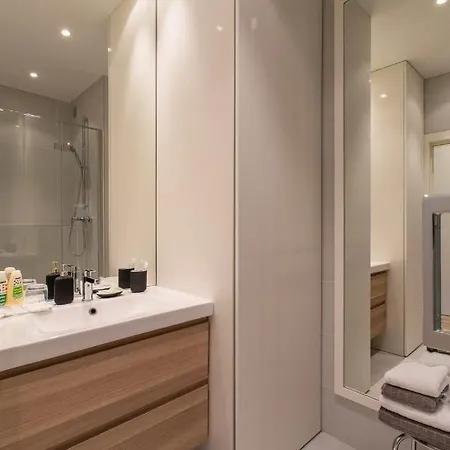 Apartment Grand H -f2, Face Vieux- Nice, Terrasse, Ascenseur, Climatisation, Terrace - Center
