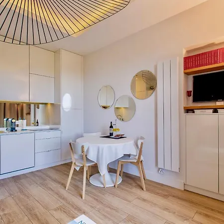 Grand H -f2, Face Vieux- Nice, Terrasse, Ascenseur, Climatisation, Terrace - Center Lejlighed *