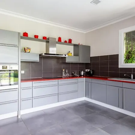 Villa Wonderful And Quiet With Large Garden And Pool In - Welkeys