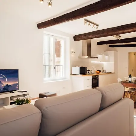 Apartment L'authentic - Warm 3-bedroom In The Heart Of Old Welkeys
