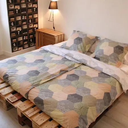 Bright Old Town Apartment *