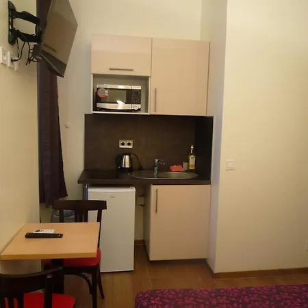 Adonis Aparthotel