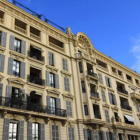 Grand Center At 2 Minutes Walk From The Apartamento