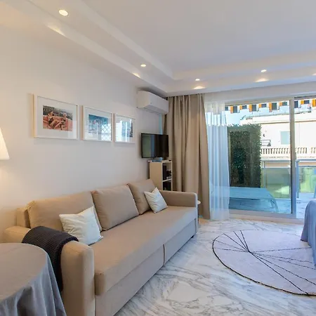 Royal Promenade Pool Terrace With Sea View *