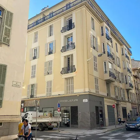 Lamartine- Heart Of Center- Modern And Design Flat *