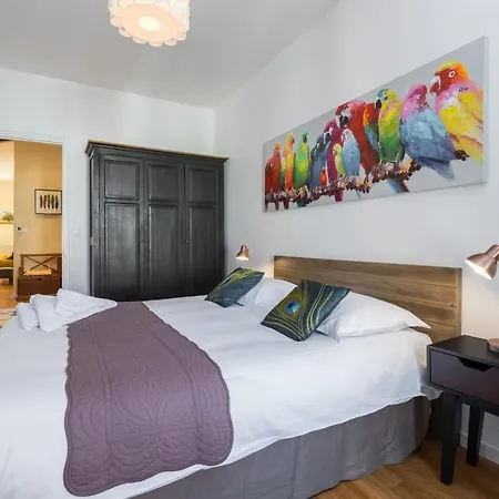 Apartment Gioffredo 14 - Spacious Apartment With Balcony