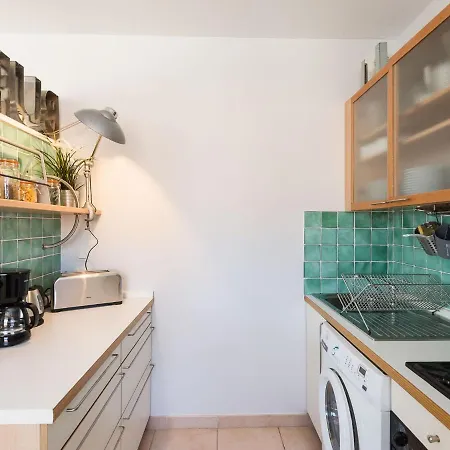 Elegant In With Balcony Apartment *