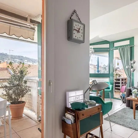 Elegant In With Balcony *