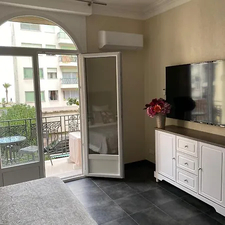 Cozy With A Sea View Apartmán
