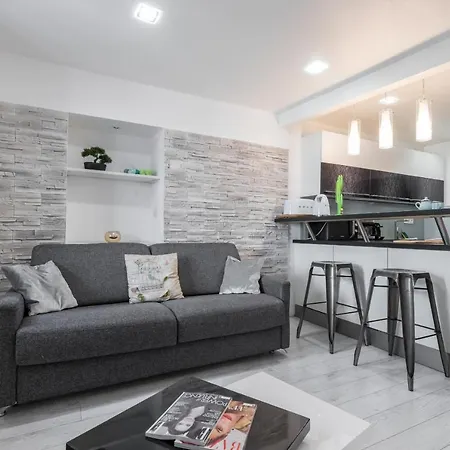 Apartment Amazing 3 Bdrs And Garden Place Du Pin Parking ! Nice