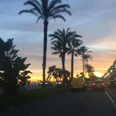 Appartement à 2 Pas De La Promenade Des *