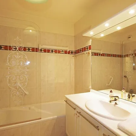 Apartment Appartement 3 Personnes Avec Coin Nuit Avec Terrasse Et Parking Quartier Du Port De Nice