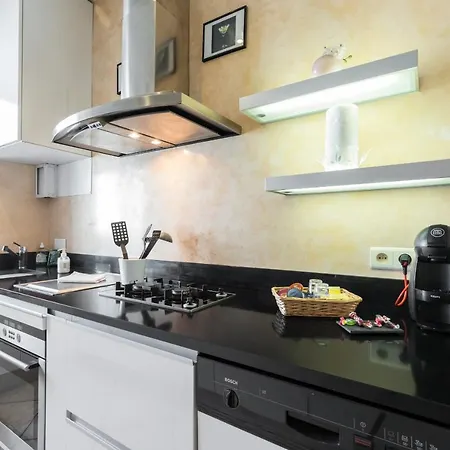 Apartment Jean Medecin Avenue - Classy And Cosy 3 Bdrs Downtown & Parking Nice