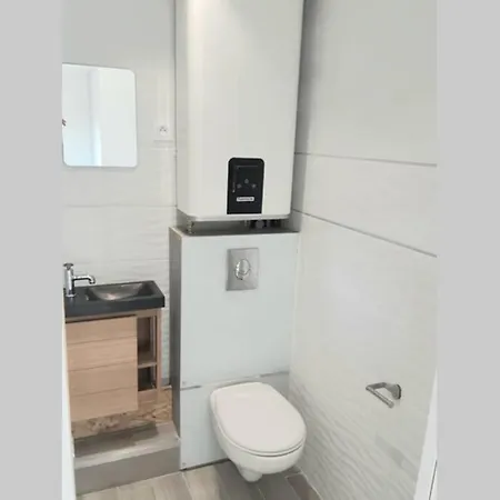 Appartement Studio Avec Balcon Proche Vieux - Tram à 10m *