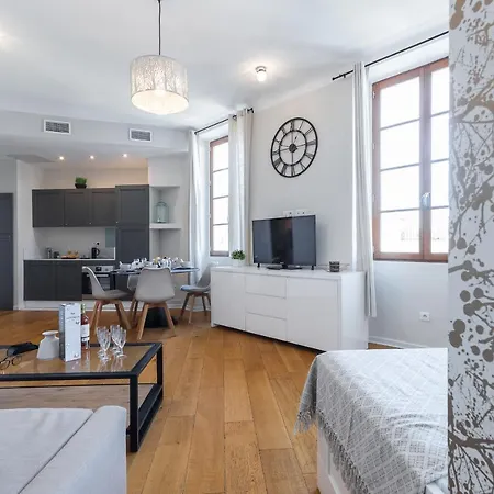 Apartment Gorgeous 1 Bdr With Gardens View In The Old Town *
