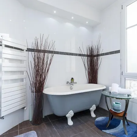 2 Bdr 105m2 Classy Near Garibaldi Tram With Garage Apartment *