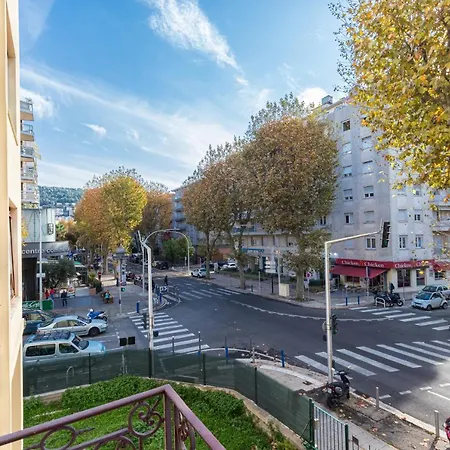 2 Bdr 105m2 Classy Near Garibaldi Tram With Garage * Nice