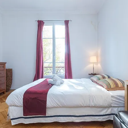 2 Bdr 105m2 Classy Near Garibaldi Tram With Garage