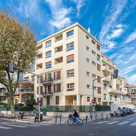 Apartment 2 Bdr 105m2 Classy Near Garibaldi Tram With Garage *