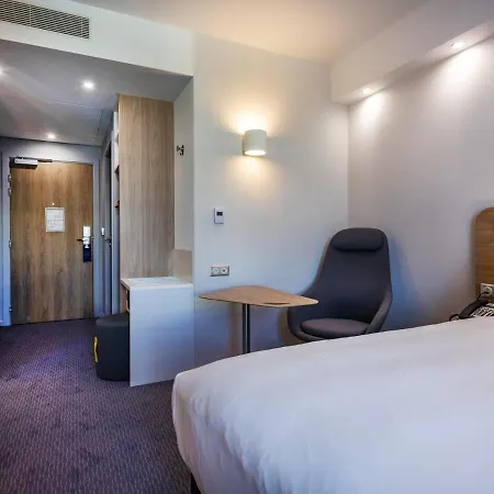 Express - - Grand Arenas By Ihg מלון
