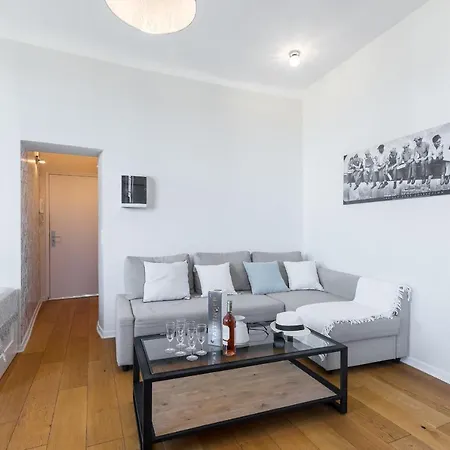 Gorgeous 1 Bdr With Gardens View In The Old Town Apartment *