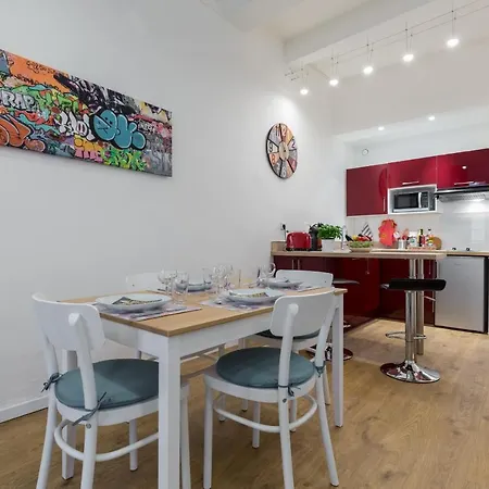 Apartment Large One Bedroom Flat In The Old Town