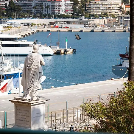 Apart Overlooking The Port Of Holiday home