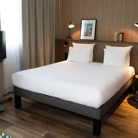 Hotel Novotel Airport 4*
