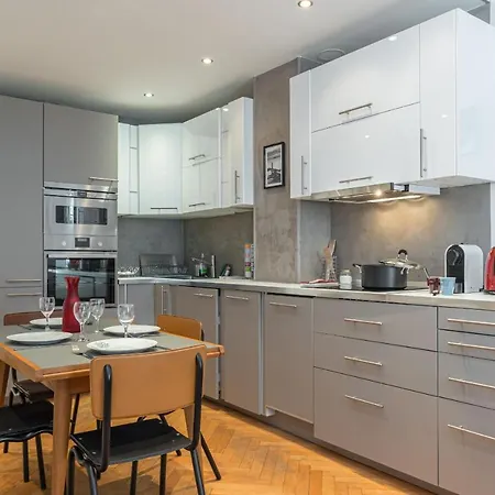Cosy 2 Bdrs Near Garibaldi - Old Town - Harbor Apartment *