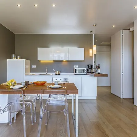 Fleurs 22 - City Center - Modern W Terrace *