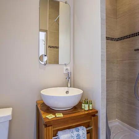 Guisol - Typical Nice 3 Bedroom Ac Near Port Apartment Nizza