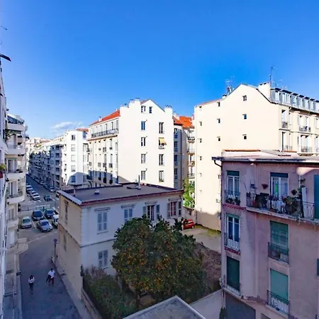 Apartment Center - Bright Studio Balcony Wifi & Aircon *