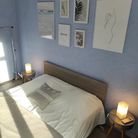Pretty And Quiet Floor 2 Bedroom Flat In The Port Area Of Nice