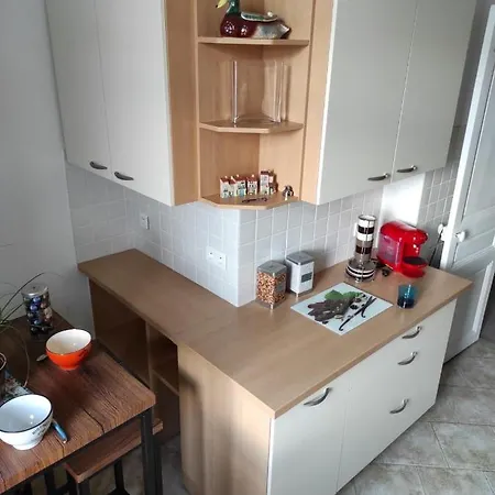 Pretty And Quiet Floor 2 Bedroom Flat In The Port Area Of Nice