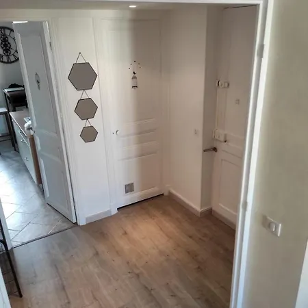 Apartment Pretty And Quiet Floor 2 Bedroom Flat In The Port Area Of Nice
