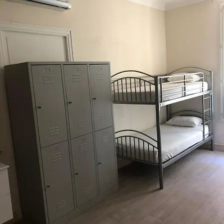 Hostal La Promenade House *
