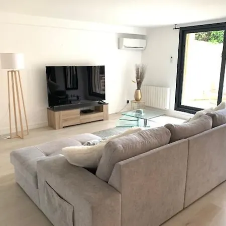 Apartment Les Volets Bleus *