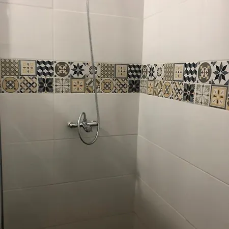 Hostal La Promenade House Niza
